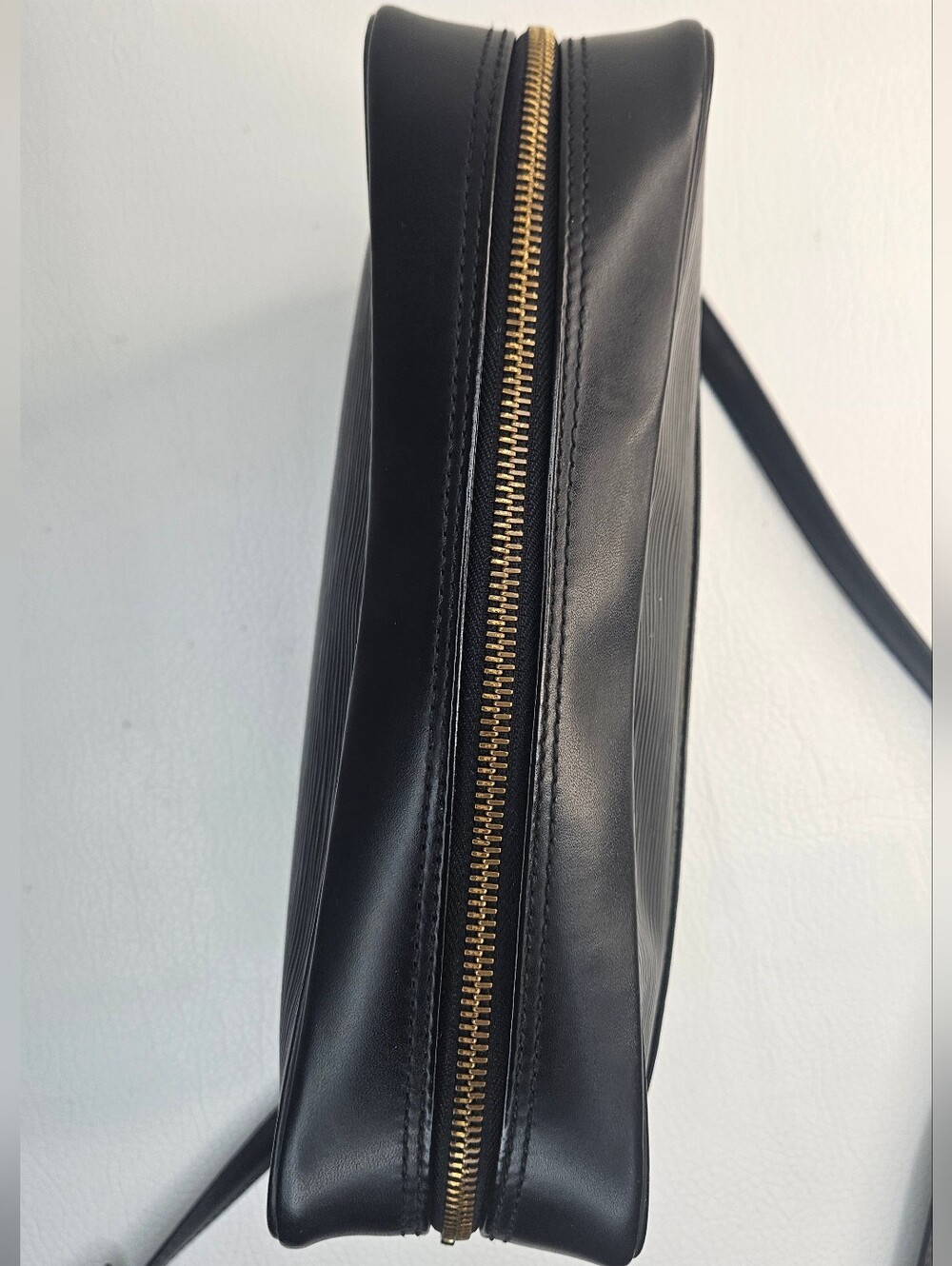 Authentic Louis Vuitton Trocadéro 27 EPI Crossbody Shoulder Bag w/dustcover - Picture 8 of 16